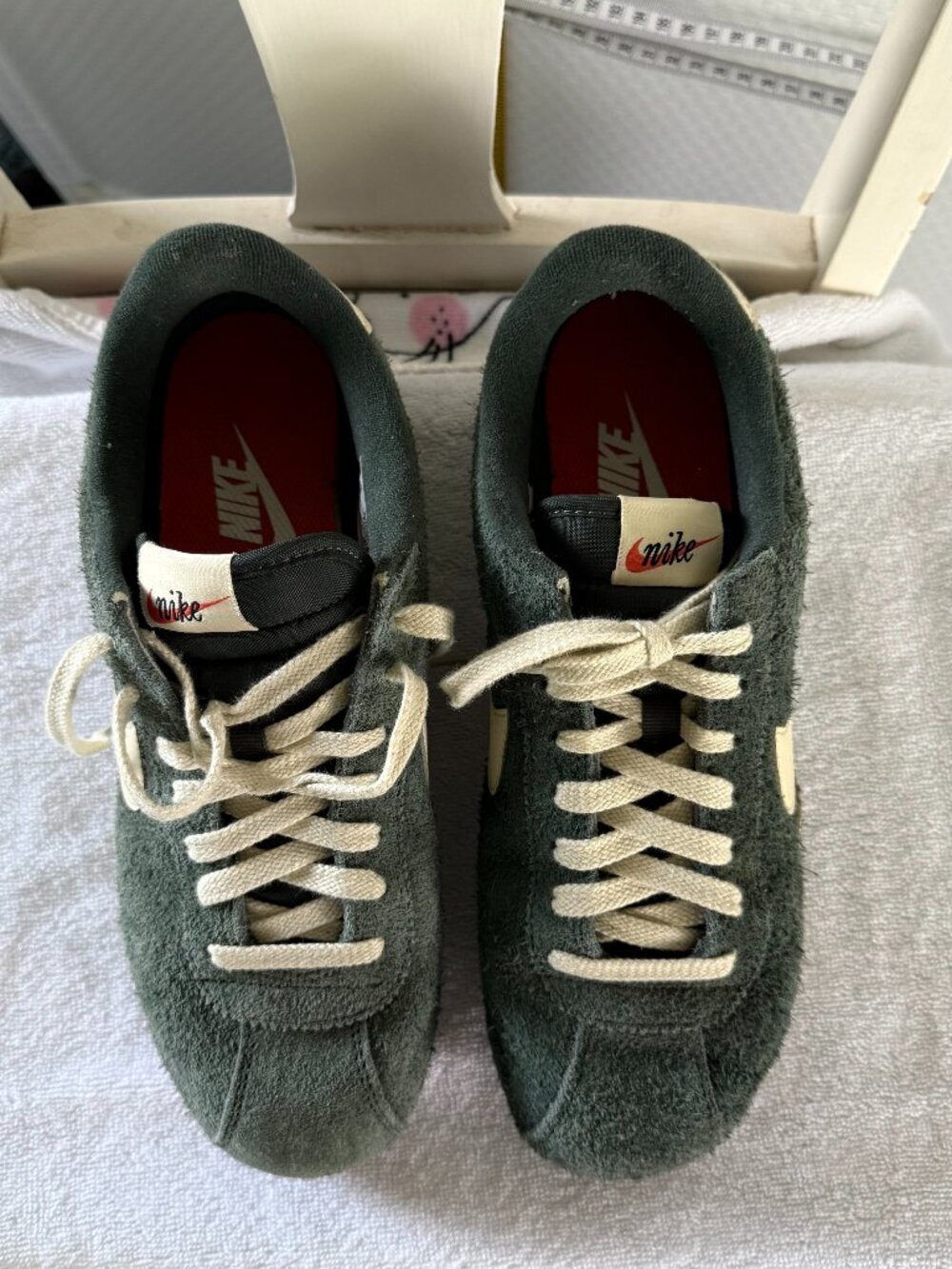 NIKE GREEN RETRO LOOK SUEDE SNEAKERS SIZE 9.5